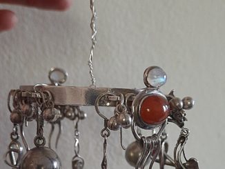 decoration with old jewellery